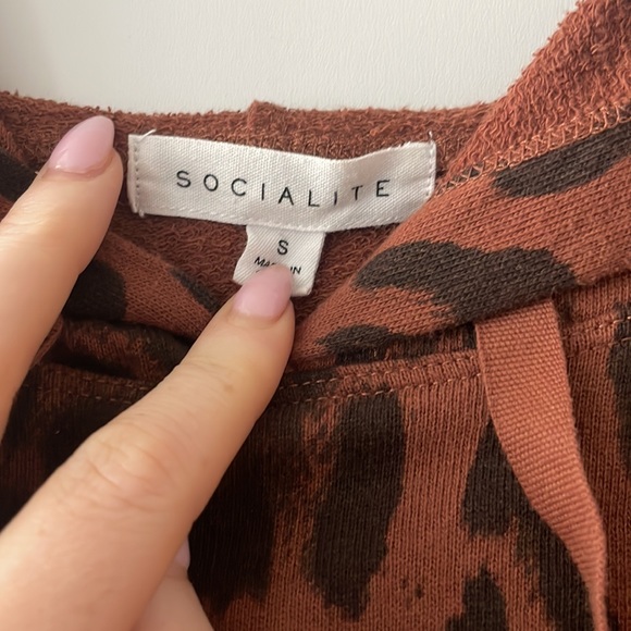 Cropped Leopard Hoodie - Picture 2 of 6